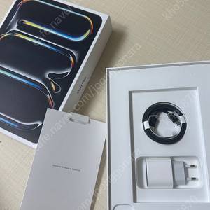 아이패드 11프로 m4 256기가 정품 키보드팝니다