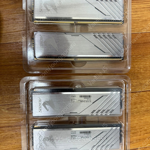 GIGABYTE AORUS DDR4-3200 CL16 RGB Memory with Demo kit