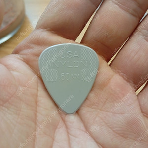 던롭 나일론 0.6mm 피크 70개 판매합니다