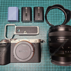 소니 A7C2 실버 + FE2450f2.8렌즈 팝니다.