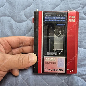 AIWA 워크맨 HS-J7 RED 색상 작동품 판매합니다.
