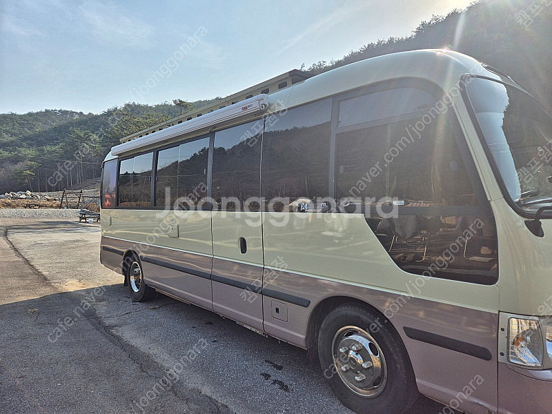 뉴카운티 캠핑카 롱바디 15인승 1종보통--1