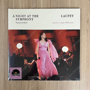 Laufey (레이베이) - A night at the sympony : hollywood bowl 2025 RSD 한정반, 2024 RSD 한정반 미개봉 2LP 판매합니다.
