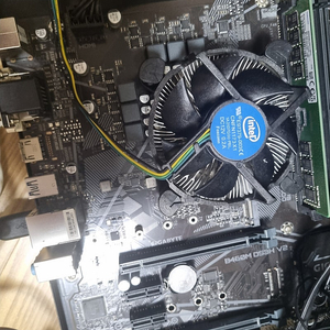 i3 10100f, 기가바이트 b460m,ddr4 8gb 컴퓨터 부품 팔아요