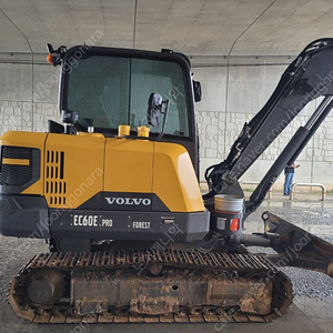 볼보 02 중고 굴삭기 EC60E 2022년 600시간