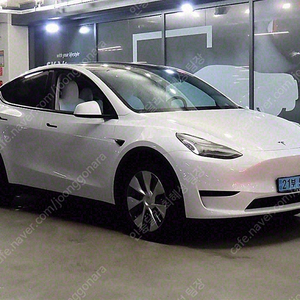 테슬라 모델 Y 중고차 모델 Y 흰색 2023년식 29,849km RWD 중고자동차
