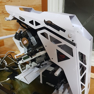 중고 3090ti 본체 판매합니다.