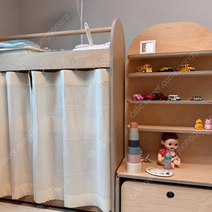 엄마노리 커튼수납장, 공룡선반장(아이방 원목가구) 이미지