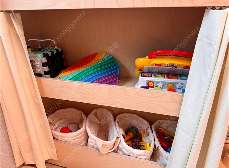 엄마노리 커튼수납장, 공룡선반장(아이방 원목가구) 이미지