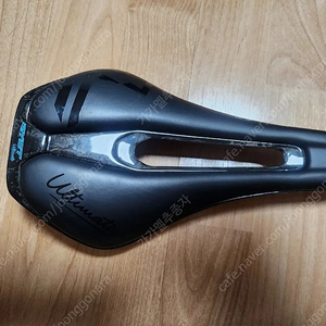 ryet 카본 안장(143mm) 2개