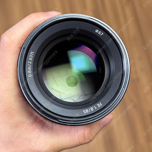 소니 85mm F1.8 렌즈 팝니다.