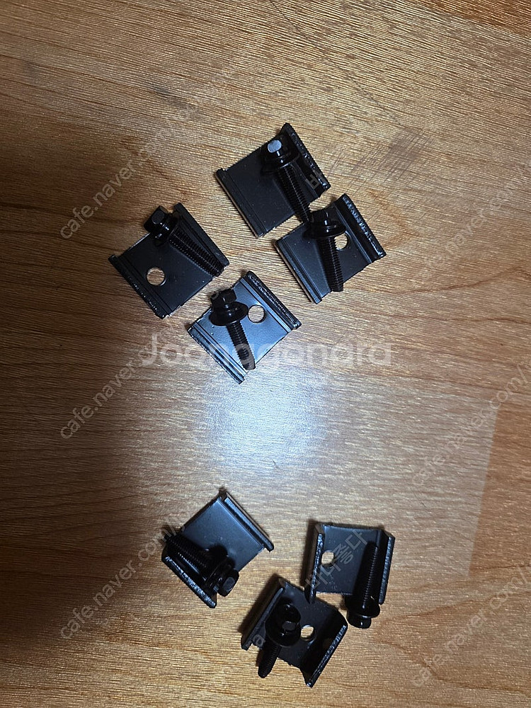 더뉴카니발 GSC사이드스텝 보조브라켓 팔아요--0