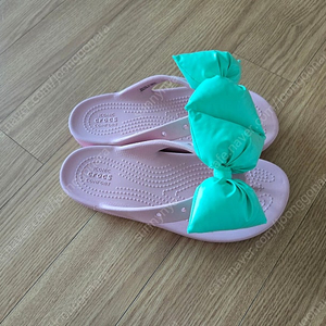 (거의 새거)크록스 여성 핑크 쪼리 샌들