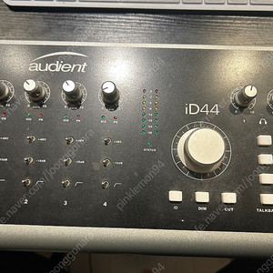 Audient iD44 MK1 오인페