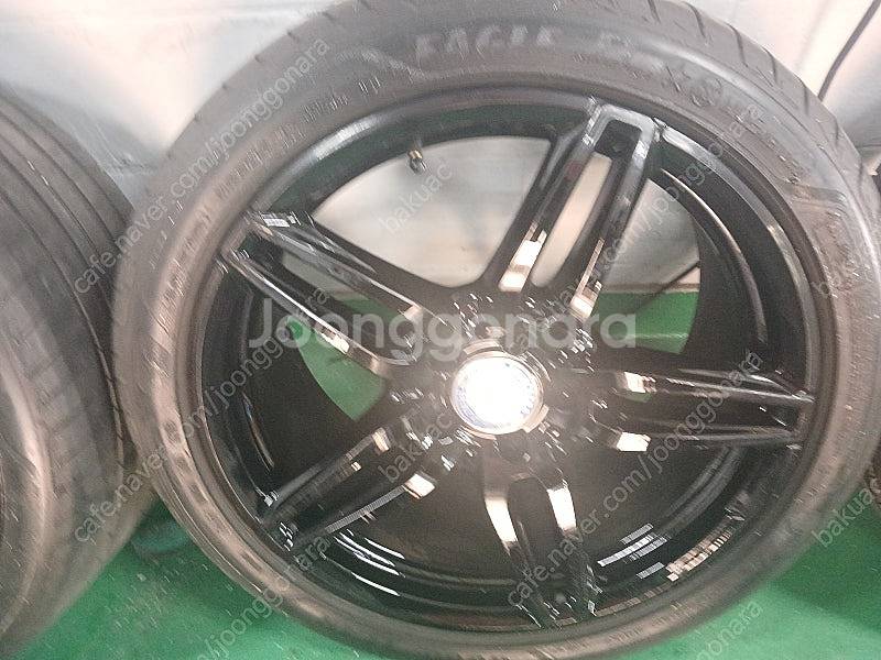 벤츠E클래스 w213amg 19인치 휠타이어입니다--4