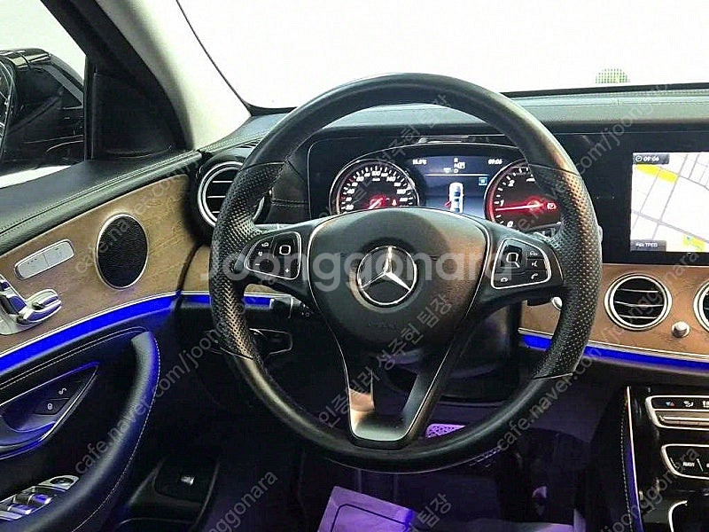 벤츠 E클래스 중고 벤츠 중고 승용차 검정색 2018년...--9