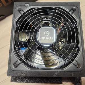 에너맥스 REVOLUTION D.F. 80Plus Gold ATX ERF850EWT 팝니다.