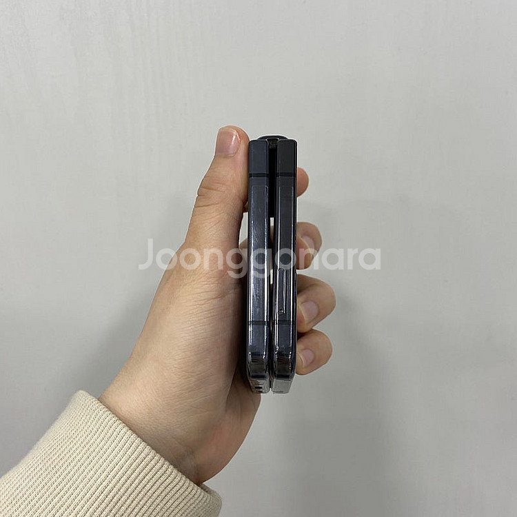 86957 A급. 갤럭시Z플립4 512기가 블랙 팝니다...--3
