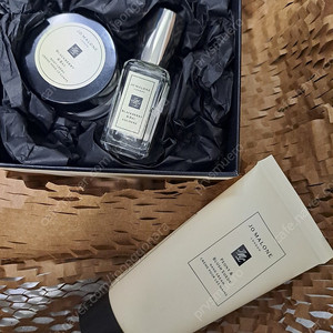 조말론 런던 바디 앤 코롱 듀오 (바디크림 15ml, 코롱 9ml) + 핸드크림 50ml 일괄 정가 10만원->4.5만원에 판매합니다