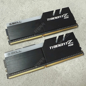 G.SKILL TRIDENT Z RGB DDR4 3200 CL16 8GBx2 팝니다.