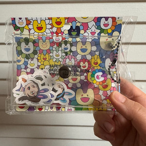 뉴진스 NewJeans x MURAKAMI PVC 스티커팩 택포 1.5만원에 판매합니다.