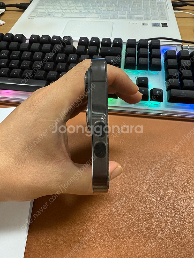 아이폰 13 Pro 256GB 그래파이트 색상 팝니다.--2