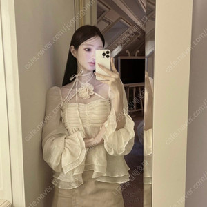 라벨르블랑 플뢰르라인 블라우스 (s사이즈, 코사지포함)