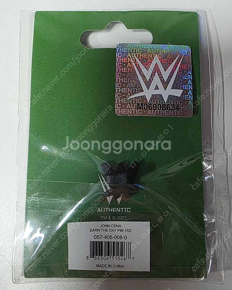 단종 진품 WWE 존 시나 핀 배지 새상품 팝니다.--1