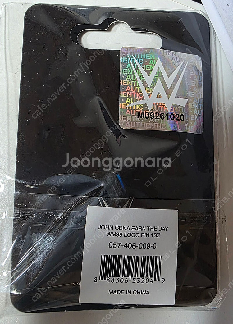 단종 진품 WWE 존 시나 핀 배지 새상품 팝니다.--3