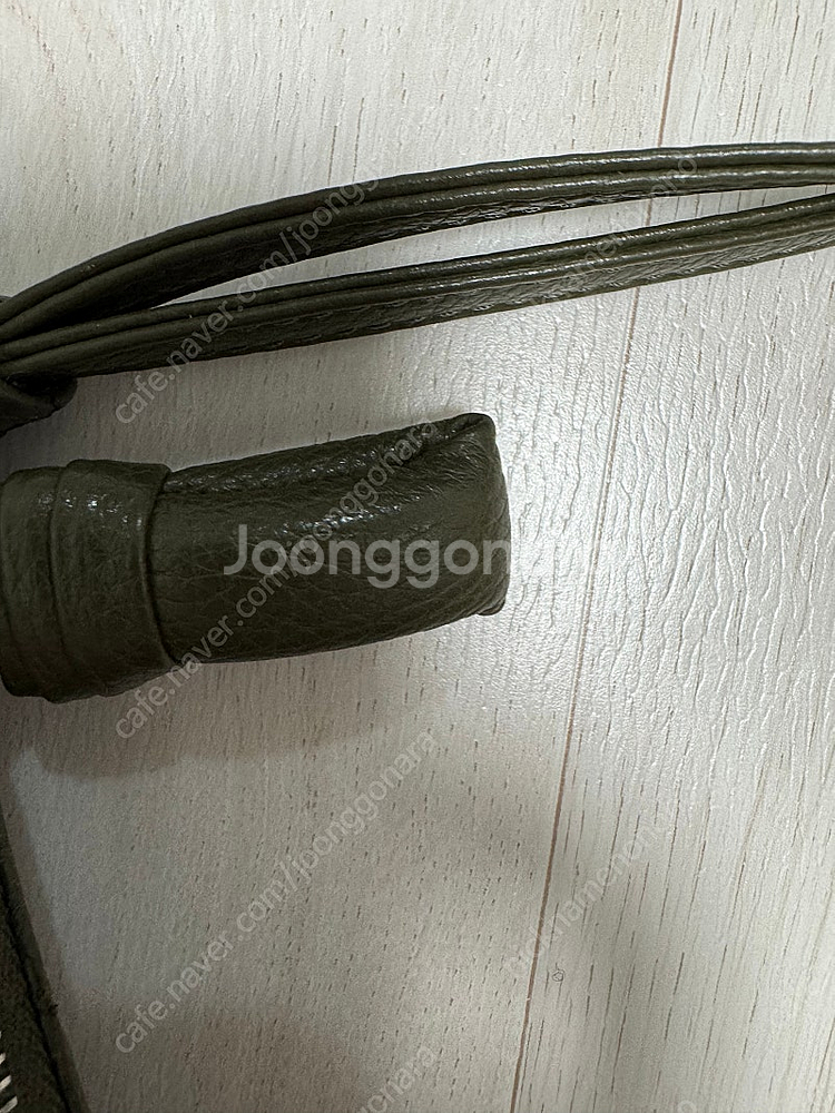 르메르 코인펄스 (목걸이형) 정품 카키색상--2