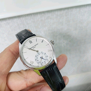 프레드릭 콘스탄트 가죽 시계 판매 합니다.