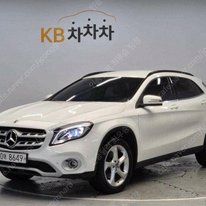 벤츠 GLA 중고 벤츠 GLA클래스 중고 흰색 2018년식 GLA220 수원중고차