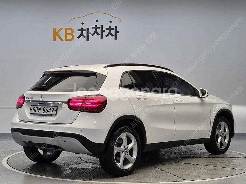 벤츠 GLA 중고 벤츠 GLA클래스 중고 흰색 2018년식 GLA220 수원중고차--3