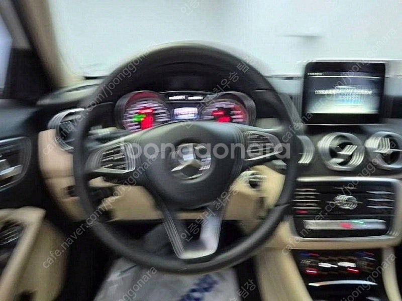 벤츠 GLA 중고 벤츠 GLA클래스 중고 흰색 2018년식 GLA220 수원중고차--9