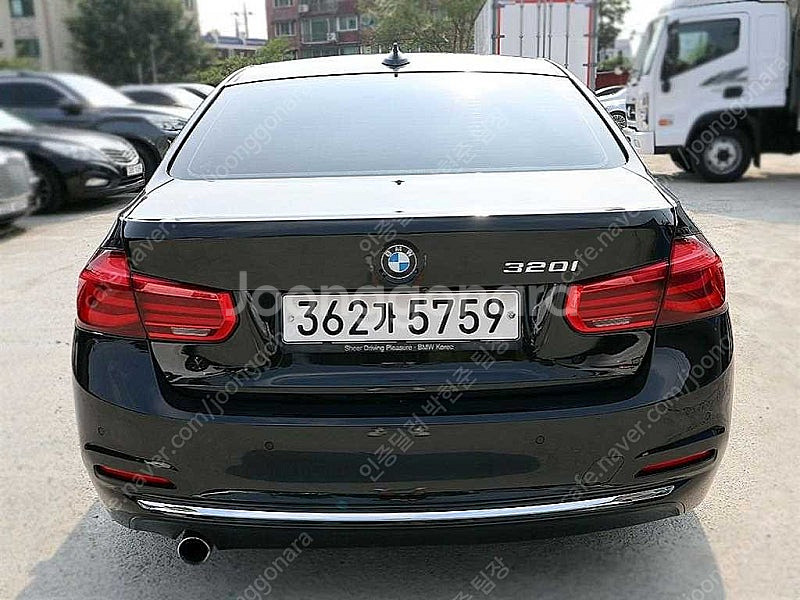 BMW 3시리즈 중고 BMW 320d 중고승용차 3시리즈 중고차 검정색 2018년식 68,300km 320i 럭셔리...--3