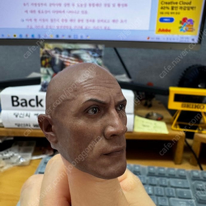 핫토이 DX31블랙아담 골든 아머 디럭스 버전 판매합니다.