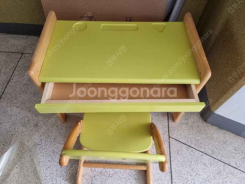 아동용책상 부오노 팝니다--0