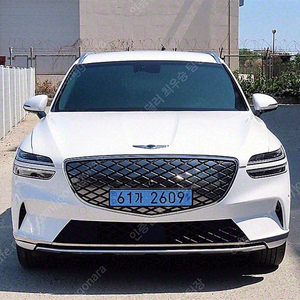 제네시스 GV70 중고차 할부 제네시스 중고차 흰색 2022년식 e-AWD 중고자동차 매장