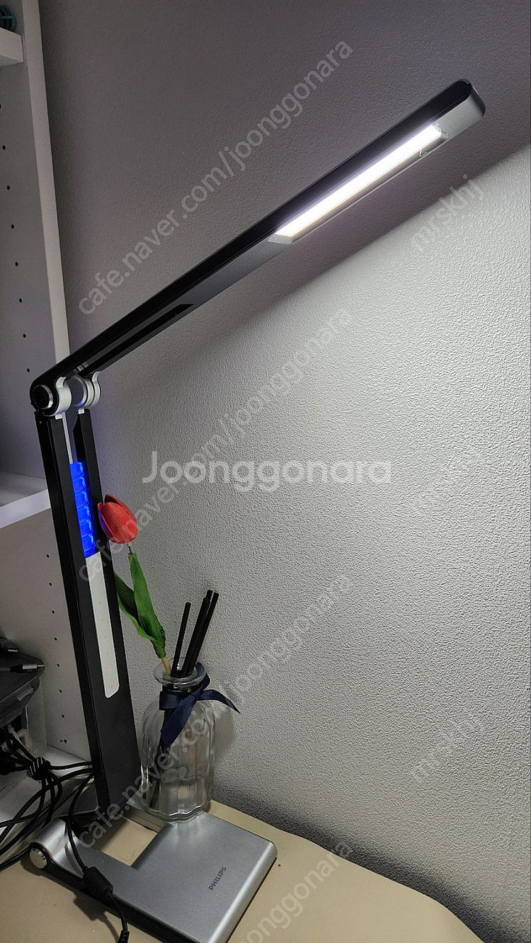 필립스 책상 스탠드 조명 팝니다--0