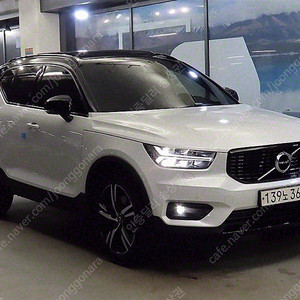 볼보 XC40 중고 볼보 중고 리스 할부 추천 XC40 20년식 47,537km 흰색 T4 4WD R디자인 수원중고차