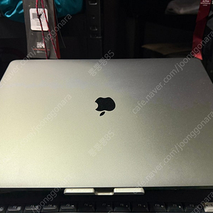 맥북프로 16인치 (2019년형, I9 / 16gb / 1tb / 라데온 5500m)