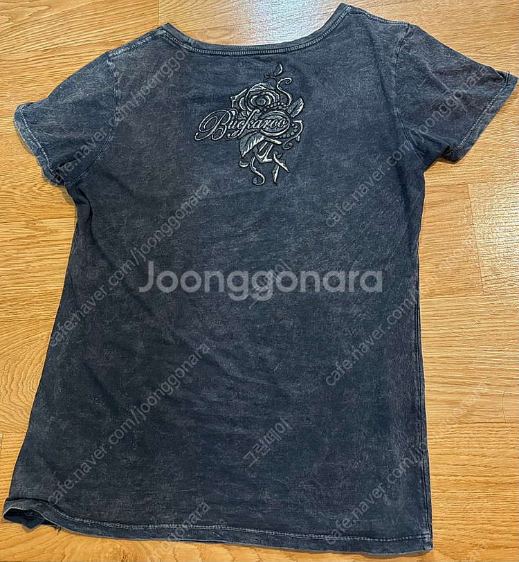 버커루 여성 반팔 티셔츠 팝니다--1