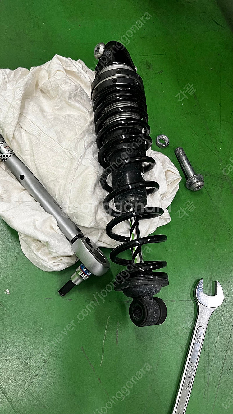 할리데이비슨 아이언883 18년식 순정 쇼바--3