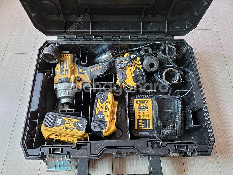 디월트 DCF894P2 충전 임펙렌치 20V 팝니다 (...--1