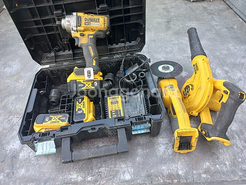 디월트 DCF894P2 충전 임펙렌치 20V 팝니다 (...--2