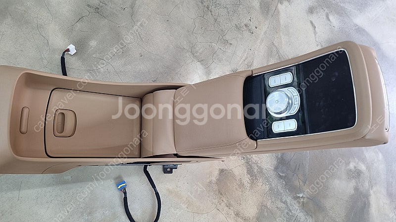 신형 G90 RS4 2열 센터 콘솔 판매합니다.--2