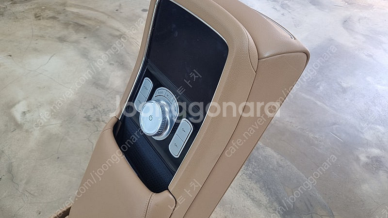 신형 G90 RS4 2열 센터 콘솔 판매합니다.--3
