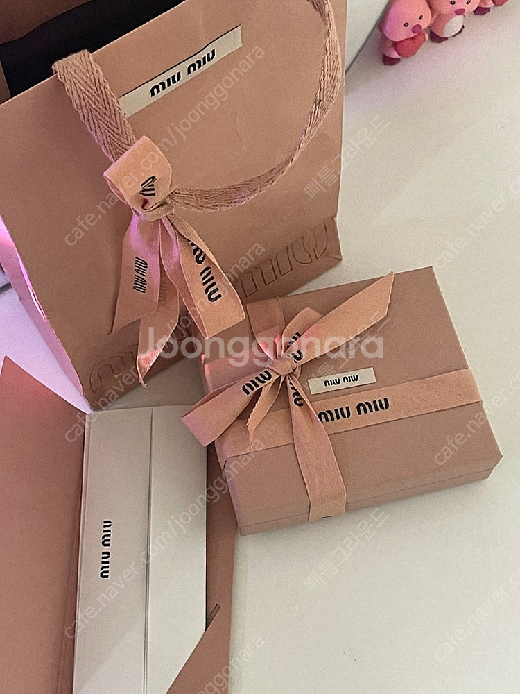 미우미우 블랙 카드지갑이에요 상태는 사진 참고해주세요!...--2