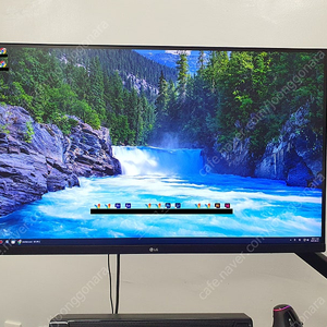 LG32QN650 32인치 QHD모니터+루나랩 모니터암 팝니다 22만원 (원주)