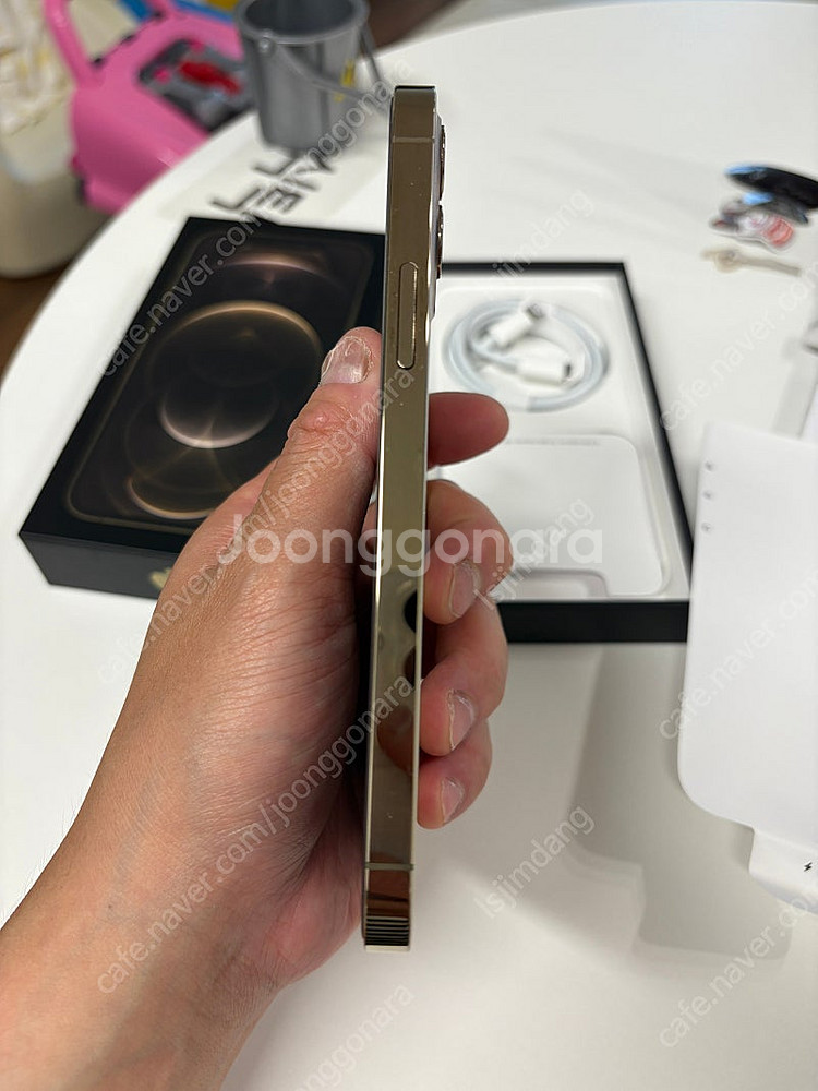 아이폰12pro 256기가 풀박, 골드 A급 판매합니다...--2